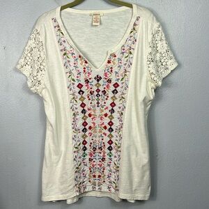 Sundance Embroidered V‑Neck Lace Sleeve Tee in White
